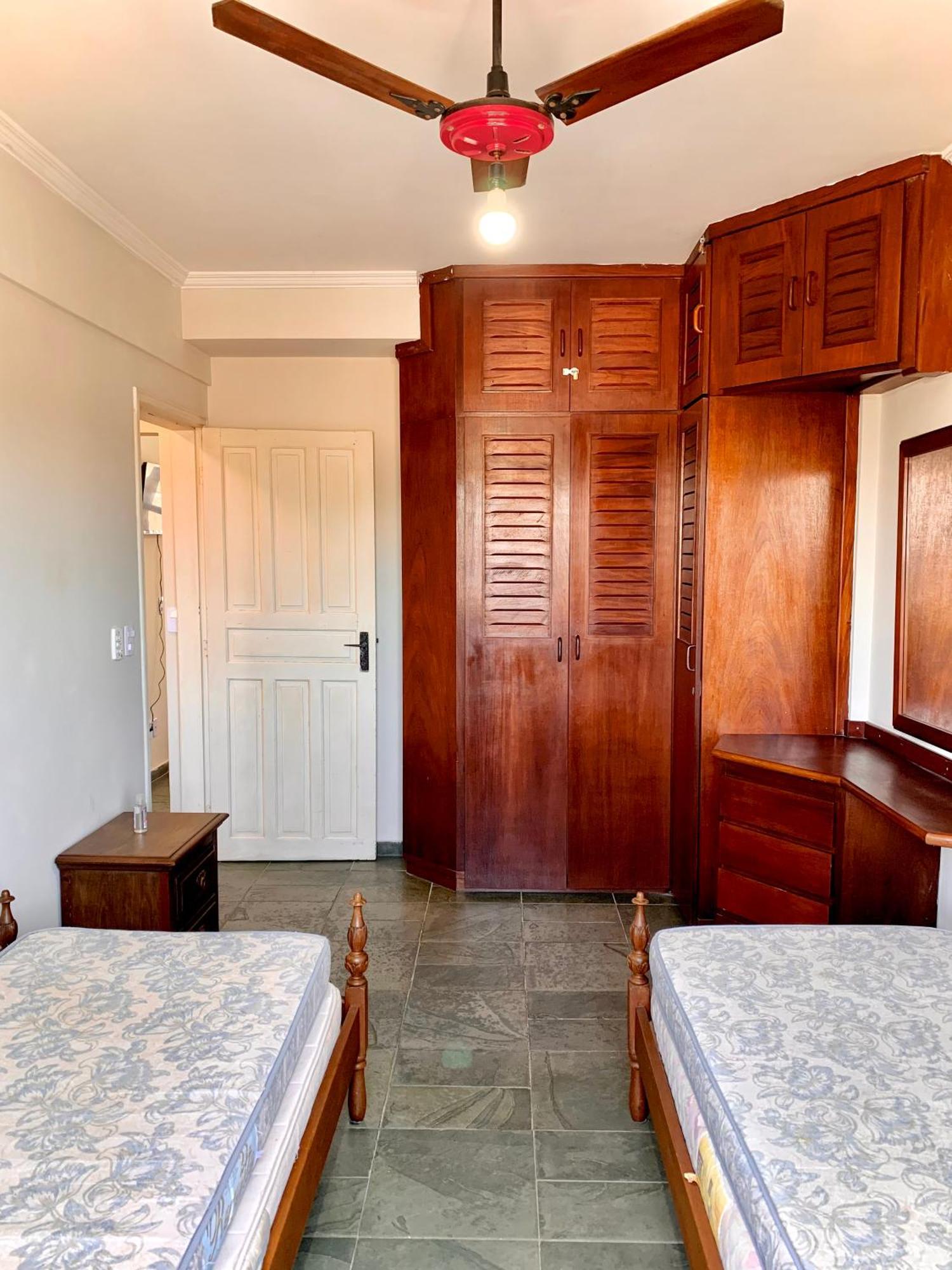 Apto Com Piscina 2 Quadras Da Praia 瓜鲁雅 外观 照片